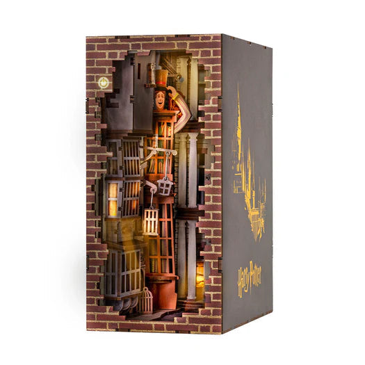 Harry Potter: Tiny Adventures - Diagon Alley Book Nook