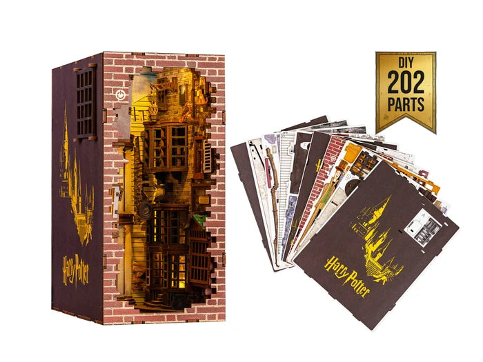 Harry Potter: Tiny Adventures - Diagon Alley Book Nook