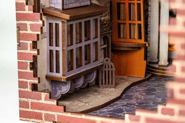 Harry Potter: Tiny Adventures - Diagon Alley Book Nook