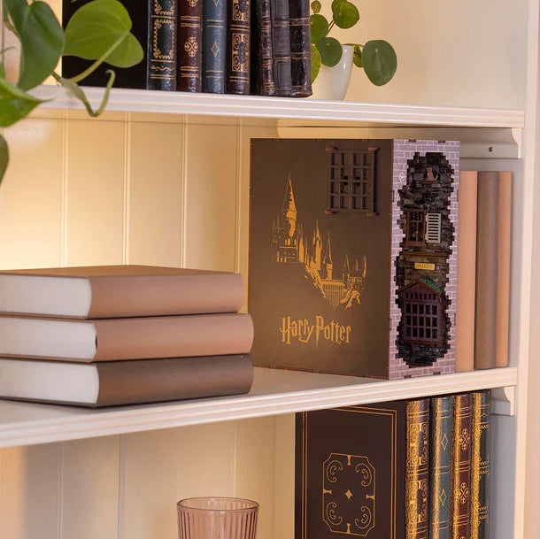 Harry Potter: Tiny Adventures - Diagon Alley Book Nook