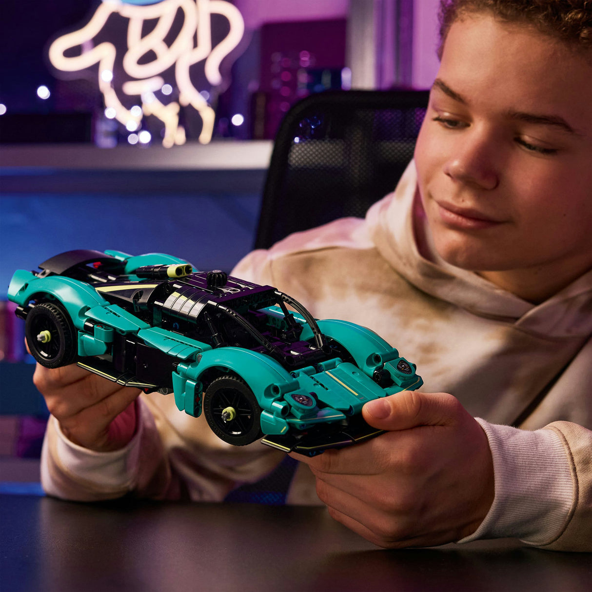 Lego Technic - Aston Martin Valkyrie