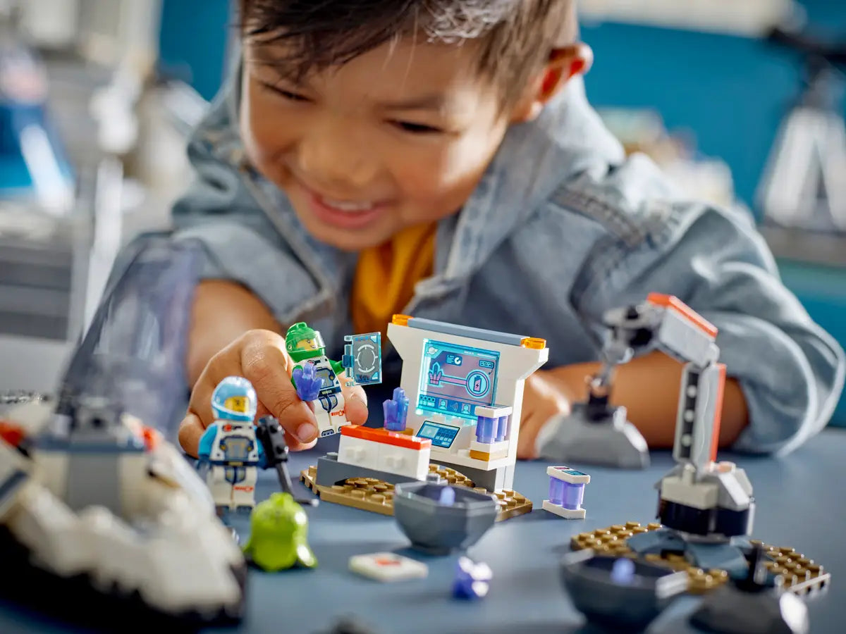 Lego City Spaceship and Asteroid Discovery Set