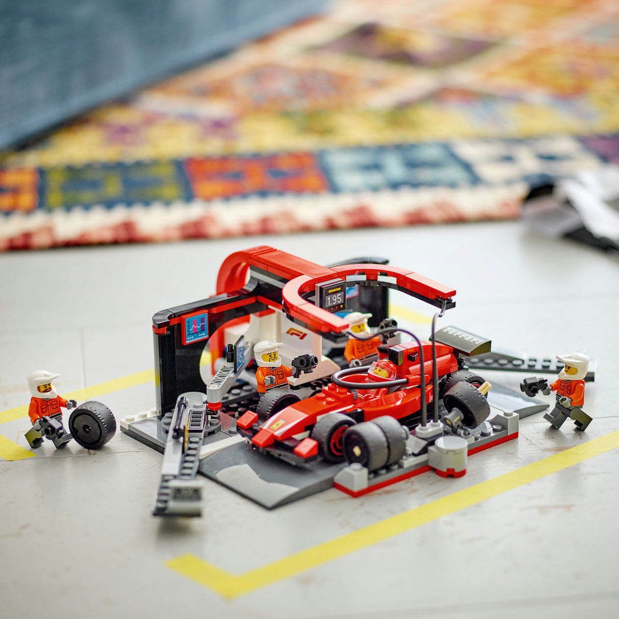 Lego City - F1® Pit Stop & Pit Crew with Ferrari Car