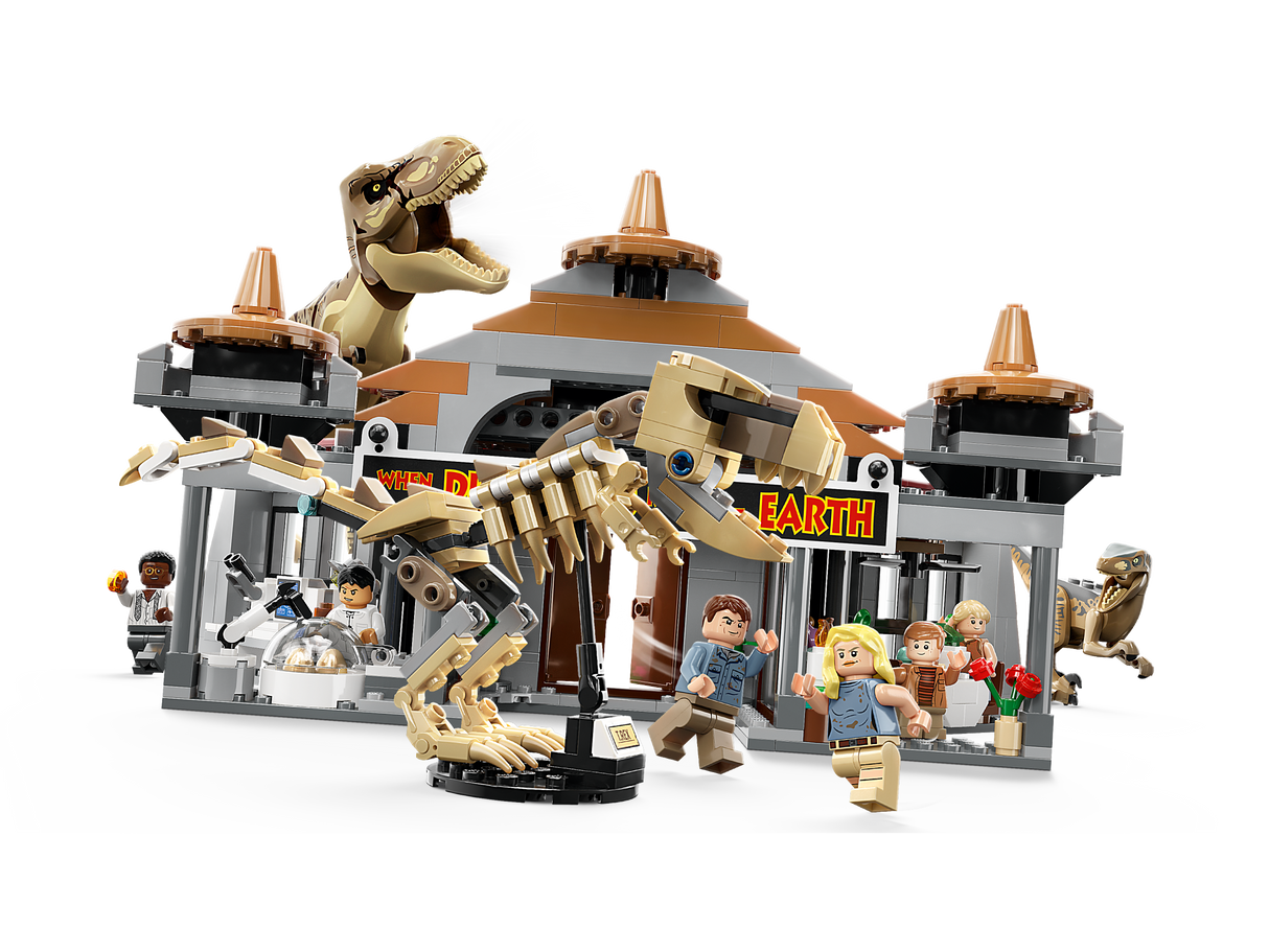 Lego Jurassic Park - Visitor Center T Rex and Raptor Attack