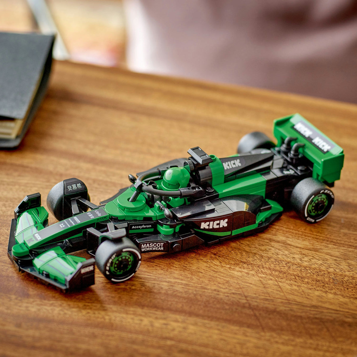 Lego Speed Champions - KICK Sauber F1® Team C44 Race Car
