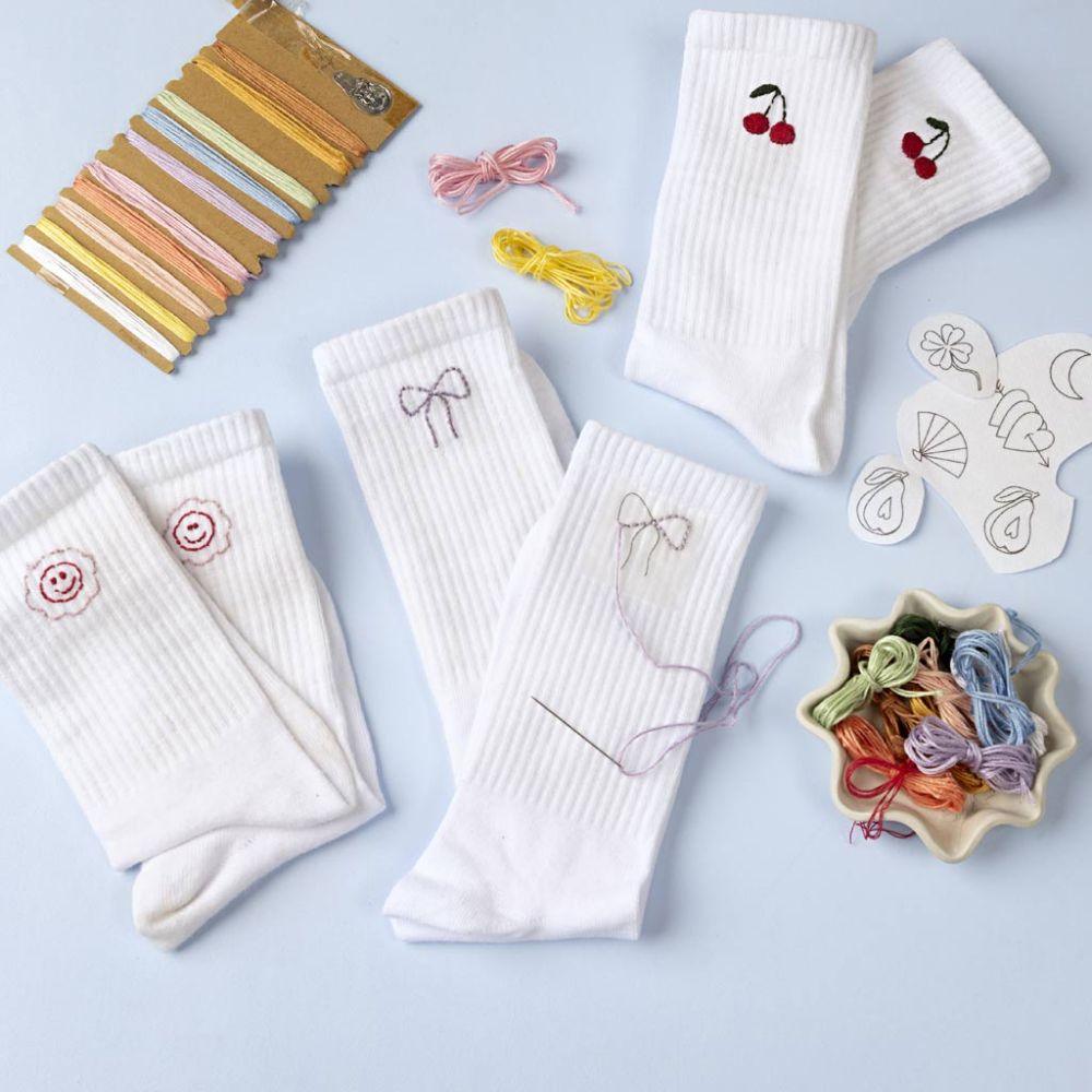 Craft Kit Embroidery - Socks White