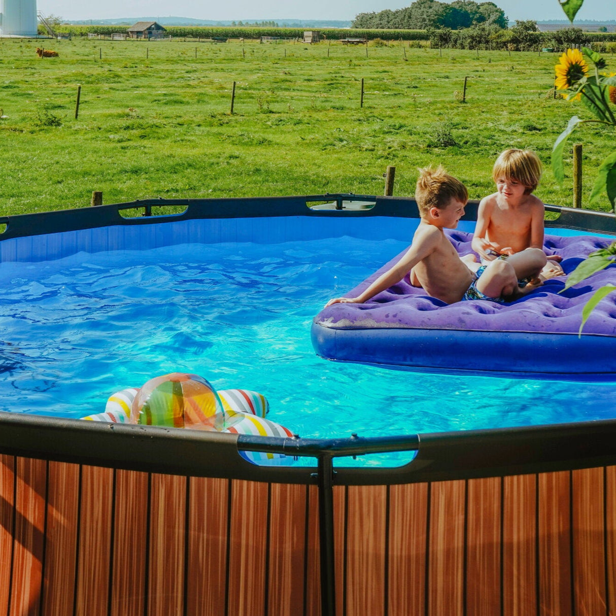 EXIT Round Frame Pool Outside
