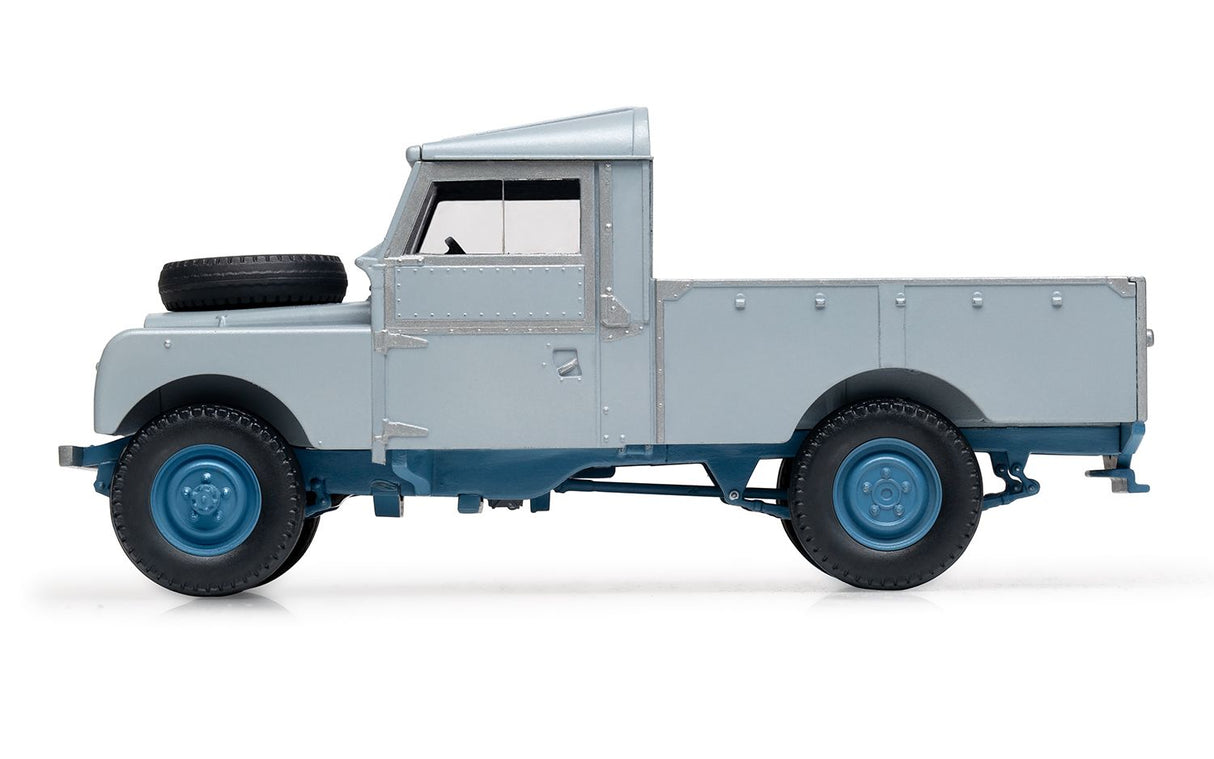 Airfix Gift Starter Set - Land Rover Series 1