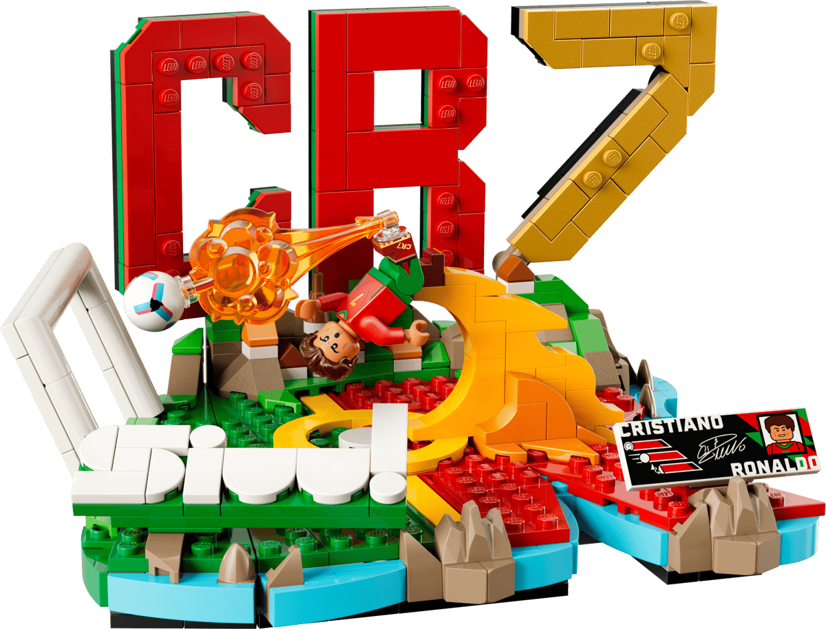 LEGO set with a soccer player figure and 'CR7' branding on a transparent background