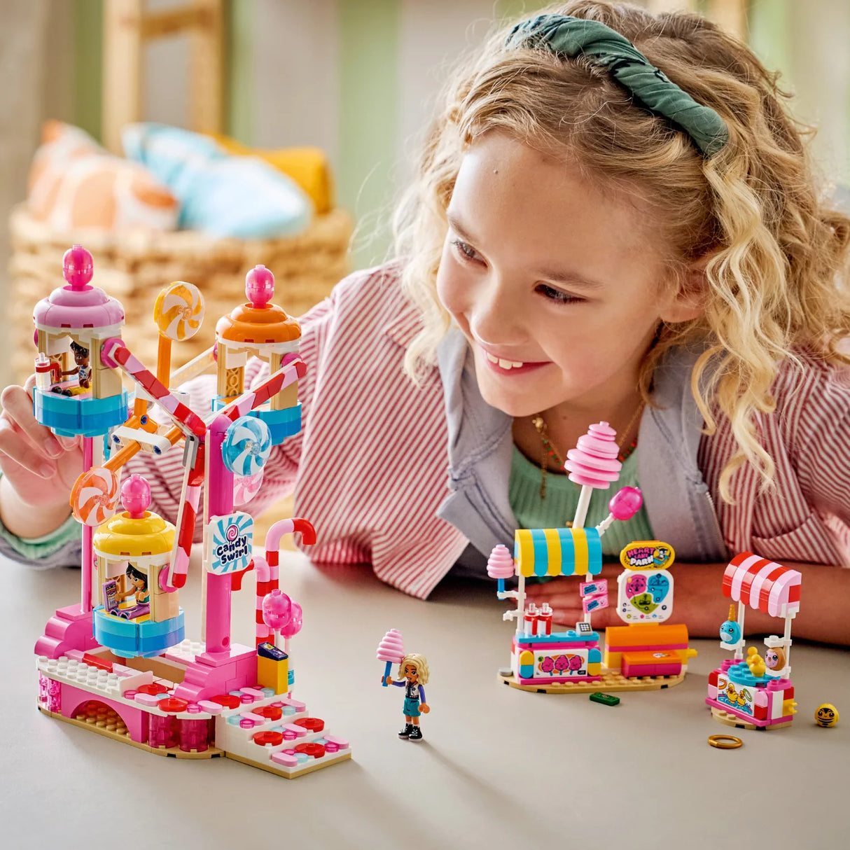 LEGO Friends - Candy & Cupcake Ferris Wheel