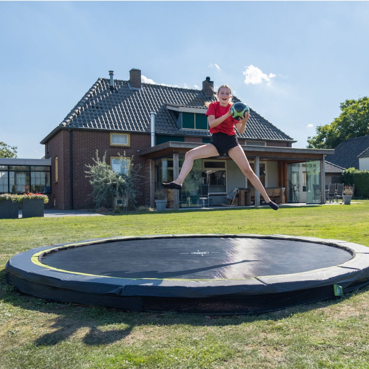 EXIT Silhouette ground sports trampoline 14ft - black