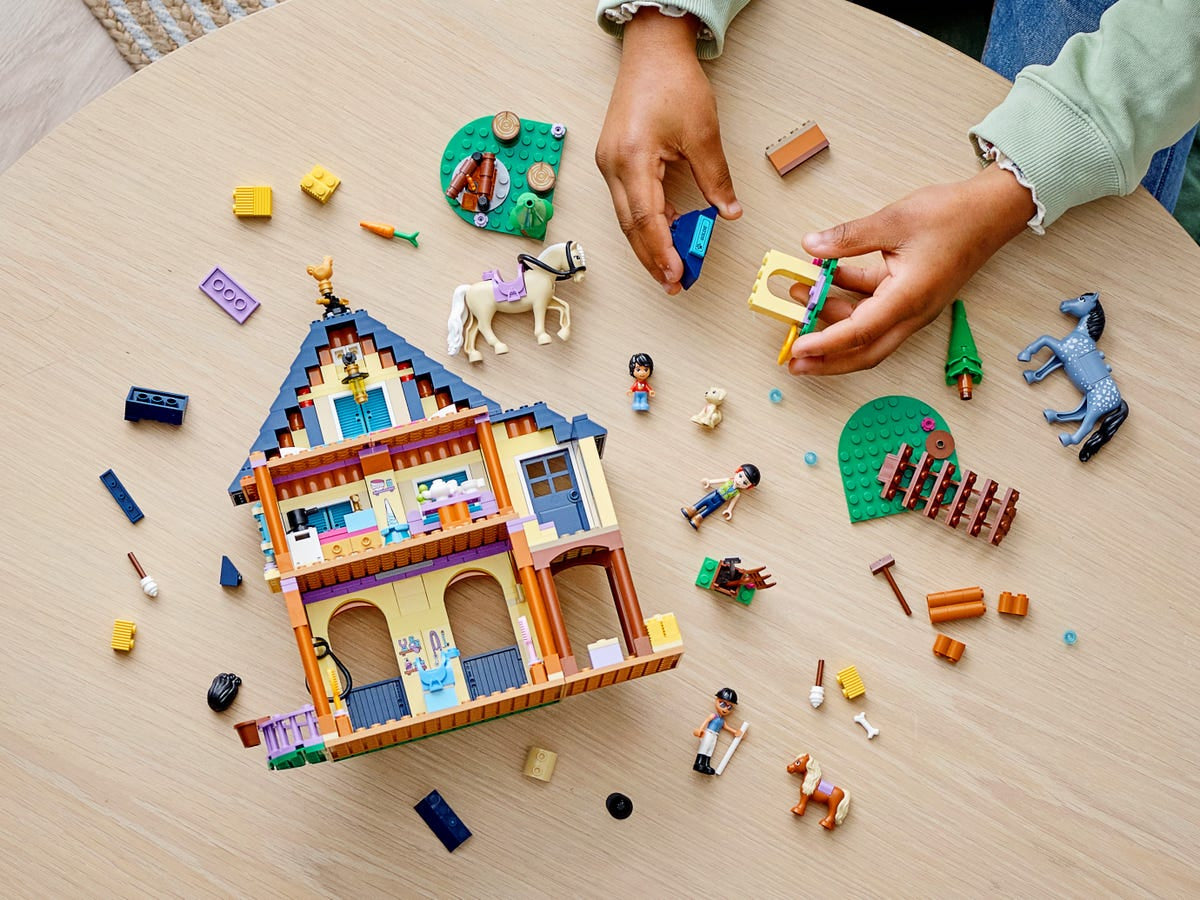 Lego Friends - Forest Horseback Riding Center