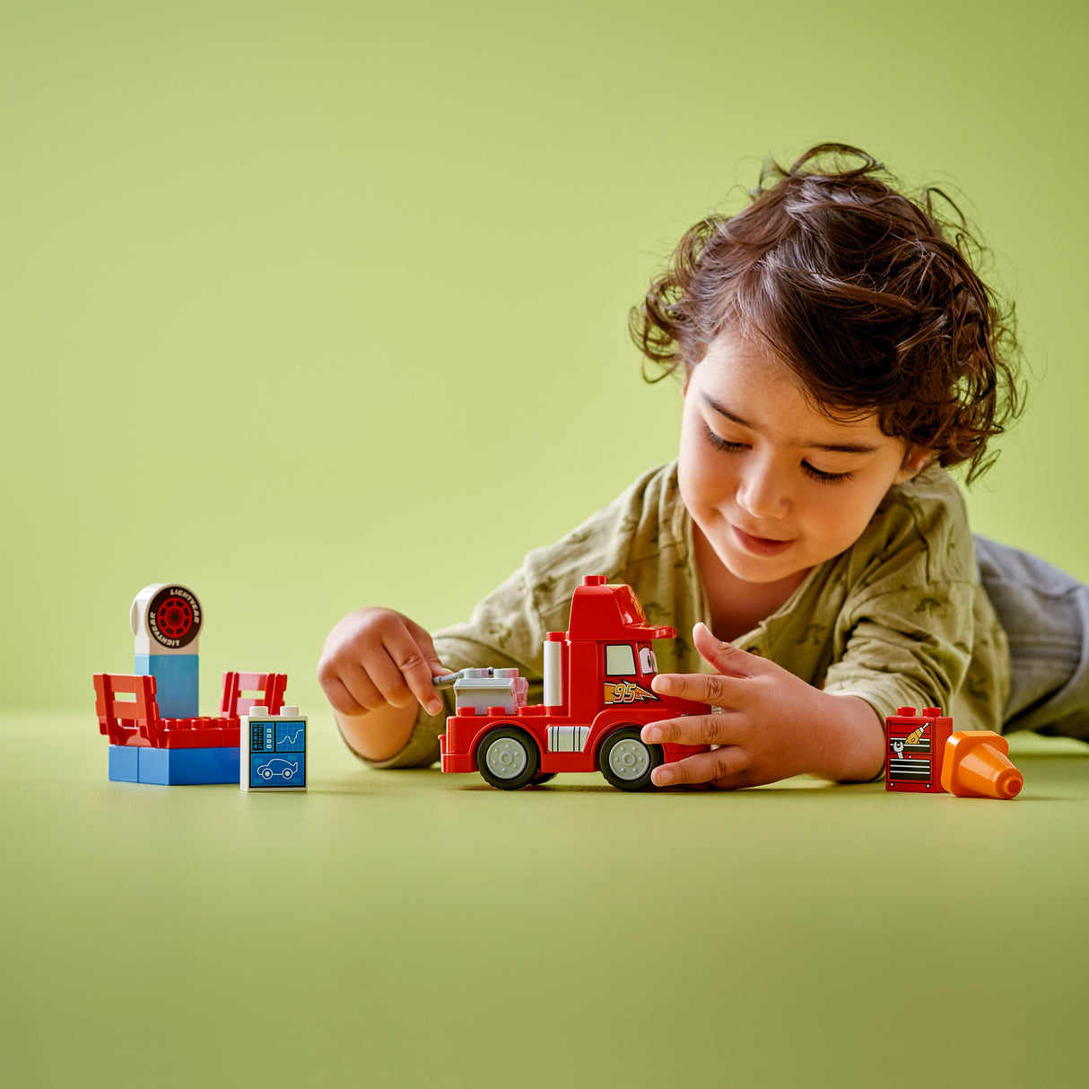 Lego Disney Cars Duplo Mack at the Race