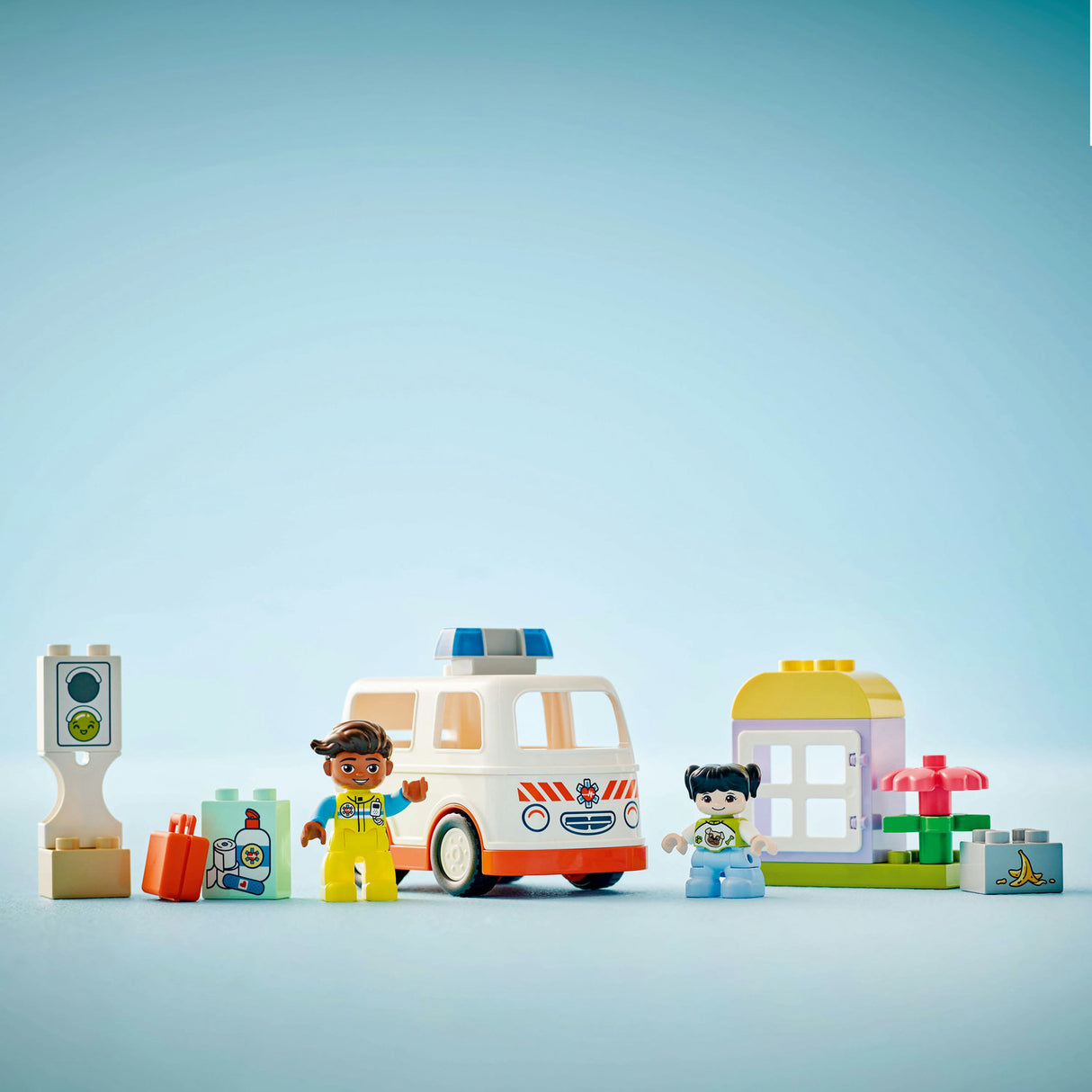 Lego Duplo - Ambulance & Driver