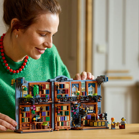 LEGO Icons - Bookshop: Book Nook