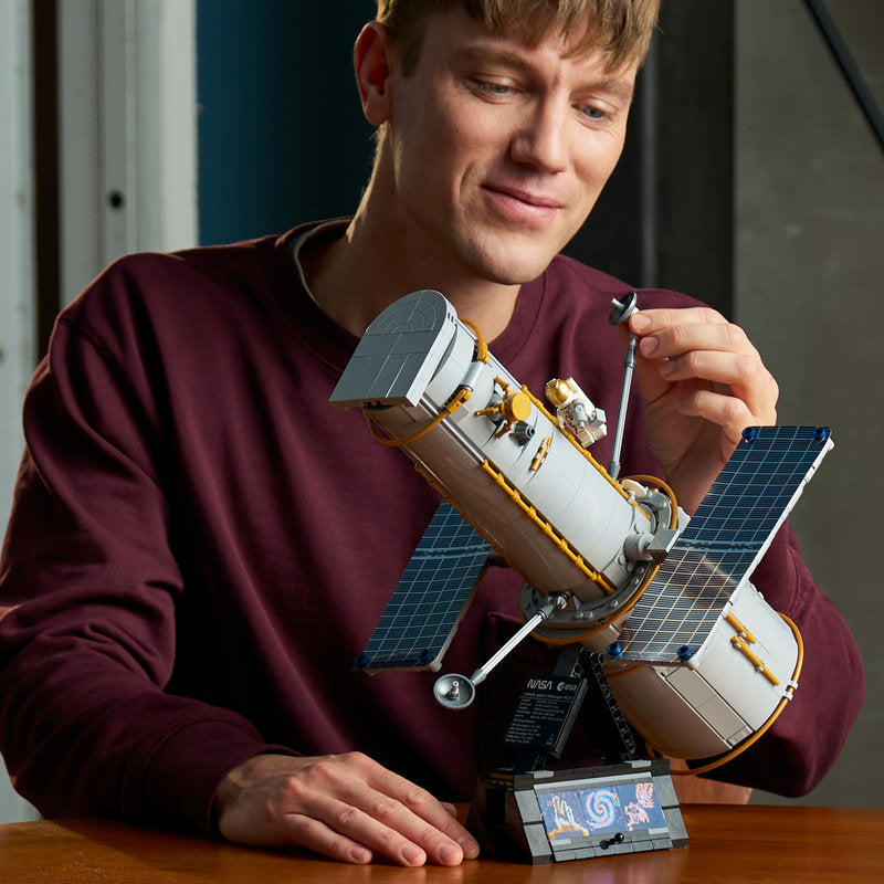 LEGO Icons - Hubble Space Telescope