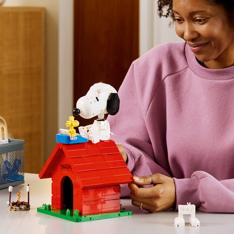 LEGO Ideas - Peanuts: Snoopy Doghouse