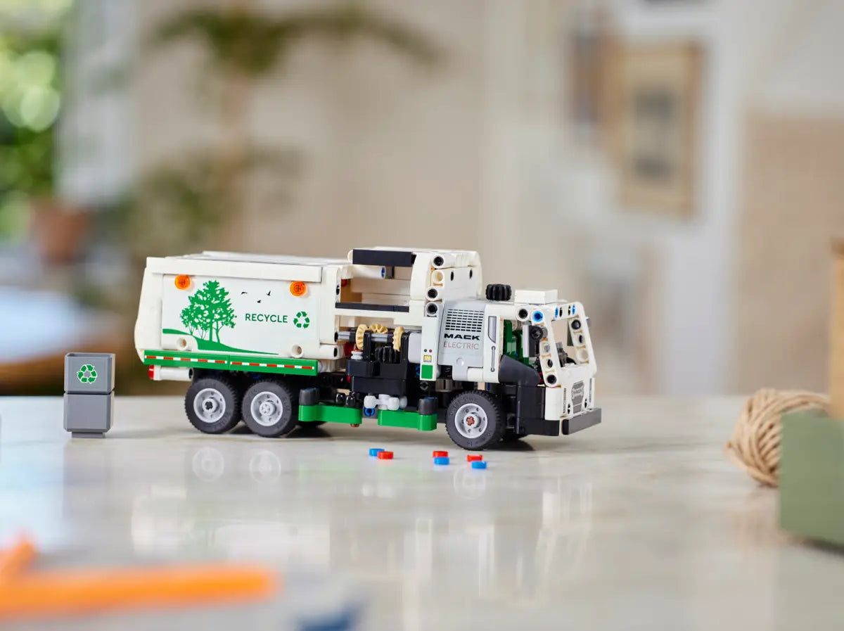 Lego Mack® LR Electric Garbage Truck