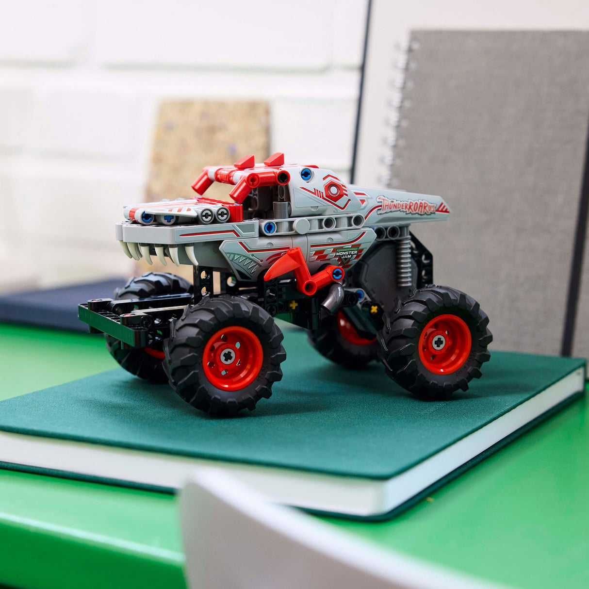 Lego Technic - Monster Jam™ ThunderROARus™ Pull-Back