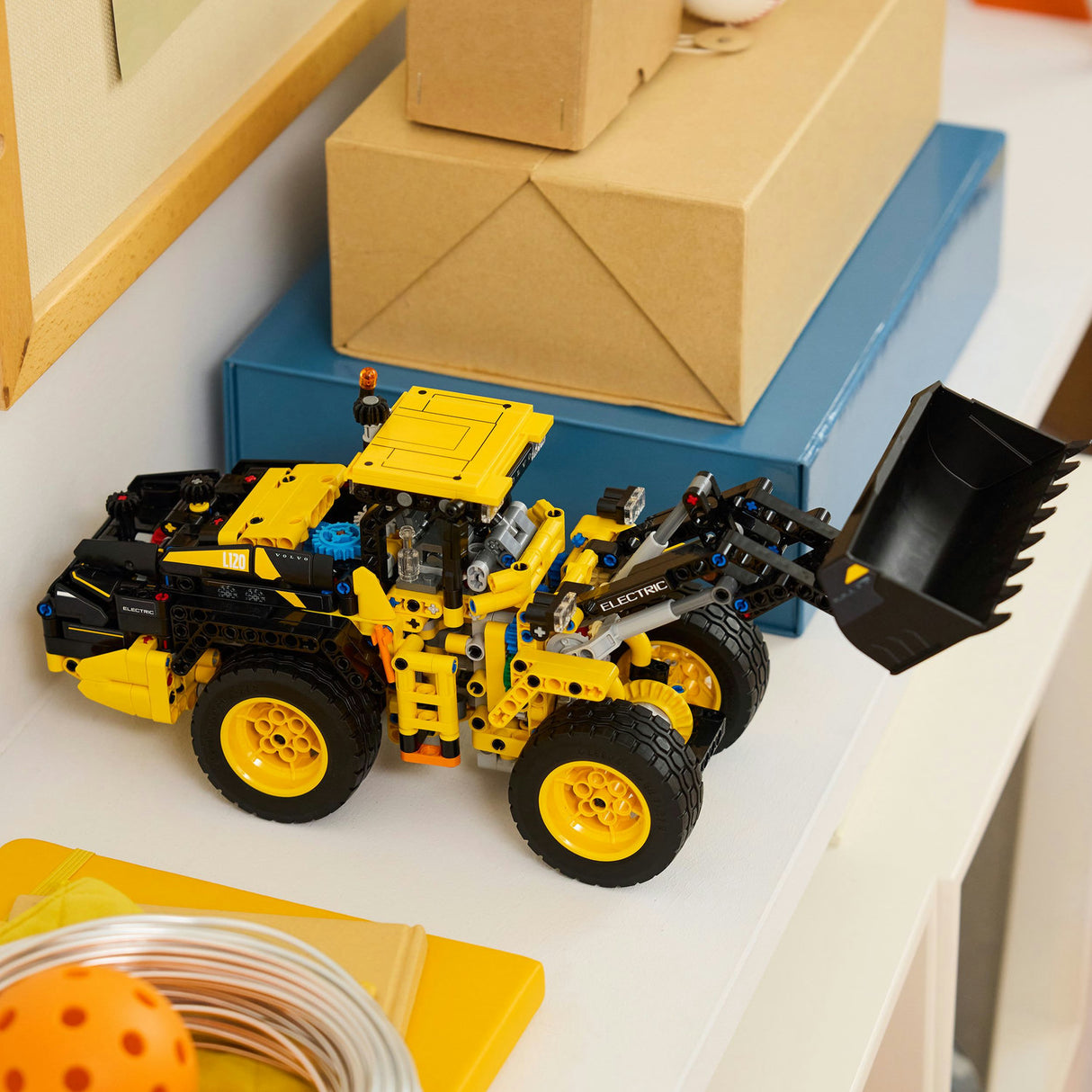 Lego Technic - Volvo L120 Electric Wheel Loader