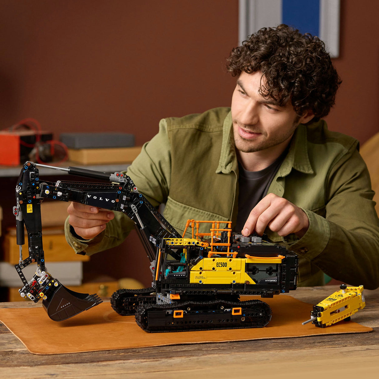 Lego Technic - Volvo EC500 Hybrid Excavator