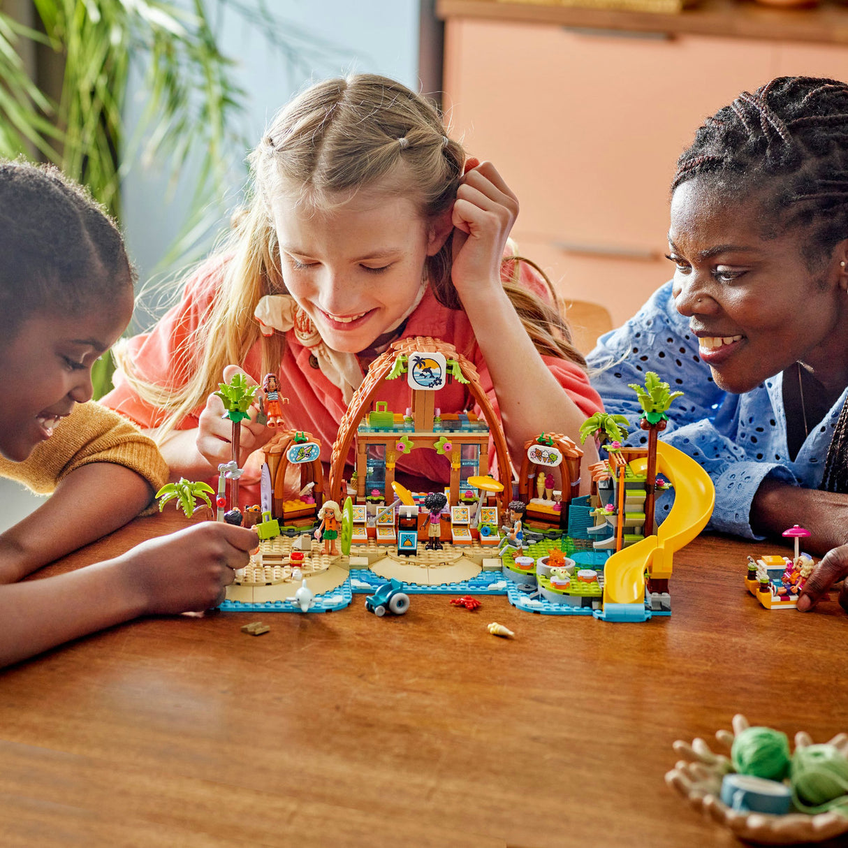 Lego Friends - Family Vacation Beach Resort
