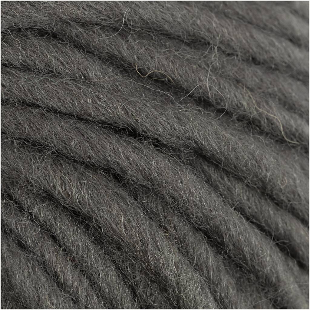 Wool yarn
