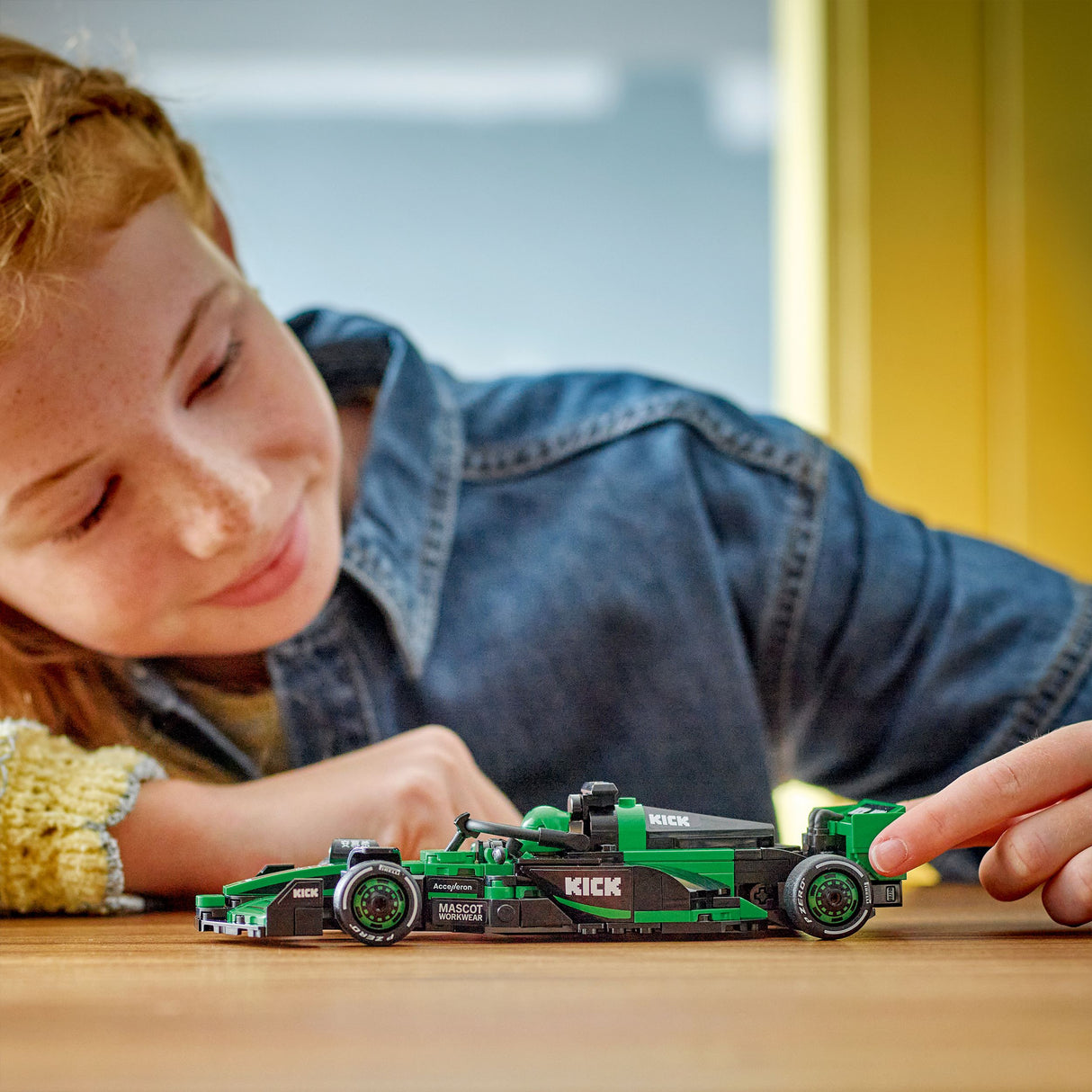 Lego Speed Champions - KICK Sauber F1® Team C44 Race Car