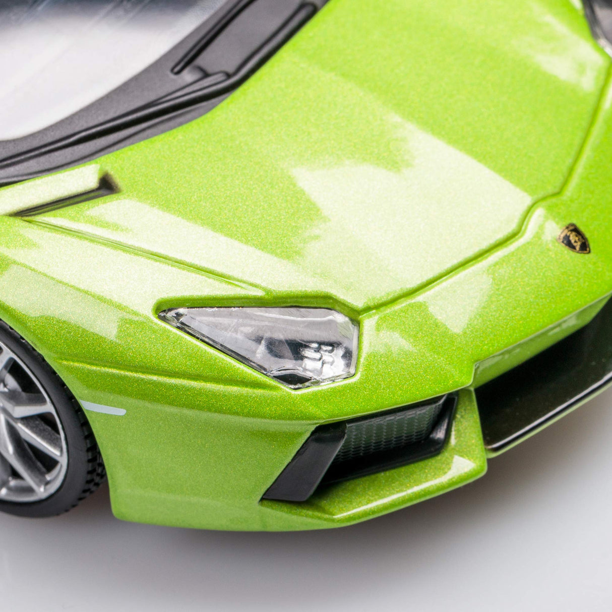 Maisto Model Car - 1:24 Special Edition Lamborghini Aventador