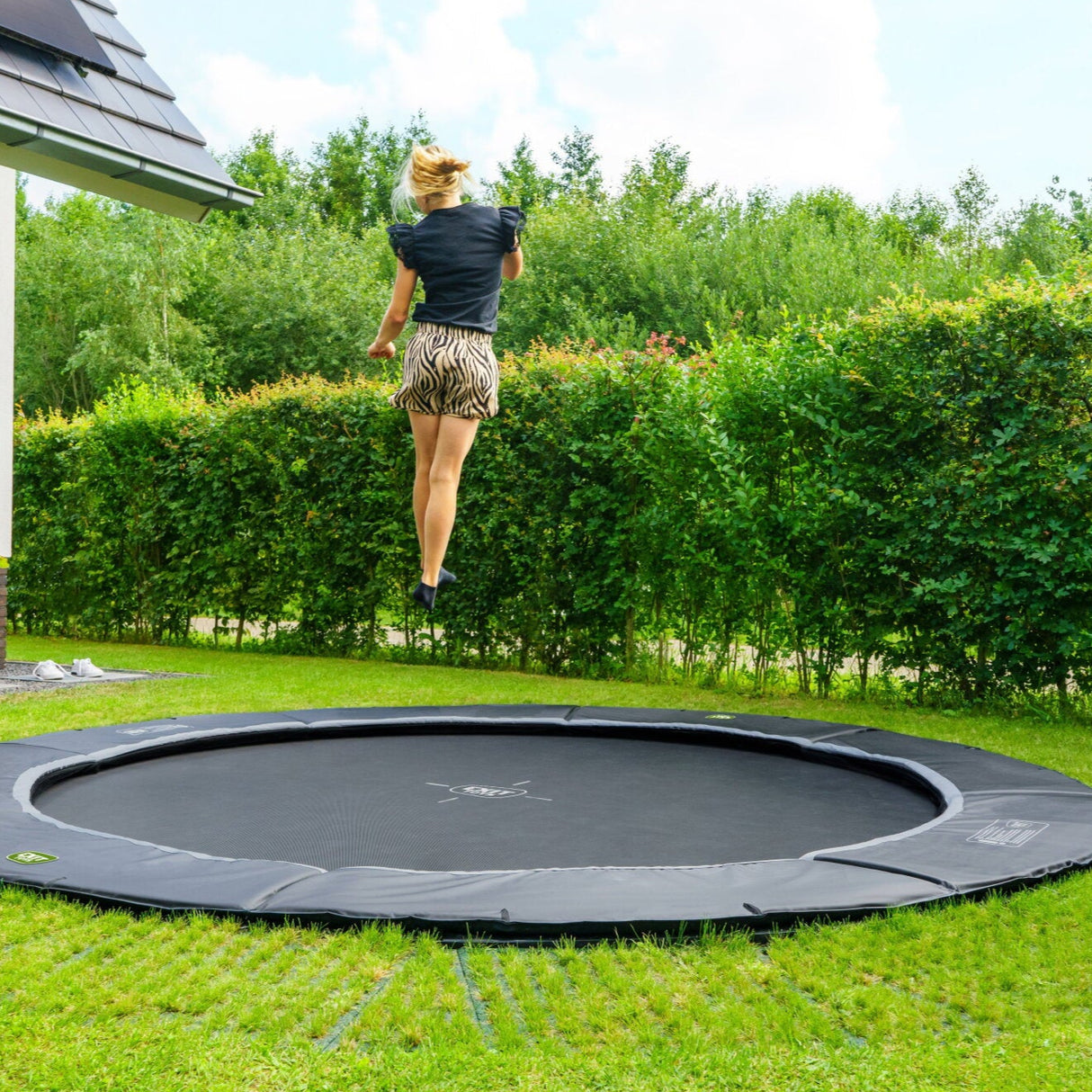 Dynamic Groundlevel Round Trampoline