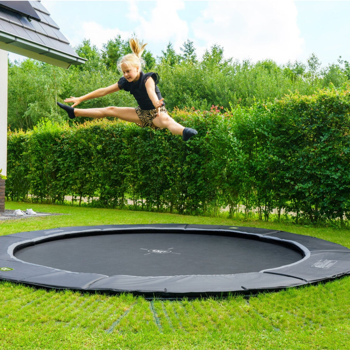 Dynamic Groundlevel Round Trampoline