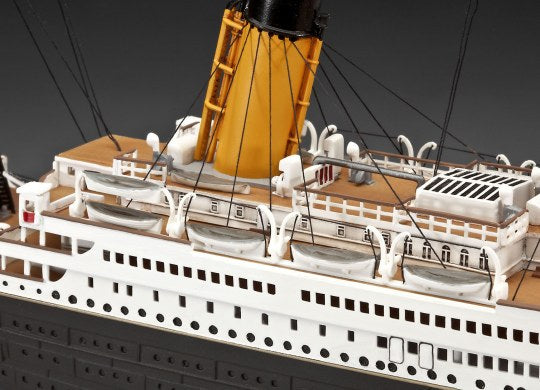 Revell Titanic 100 Years