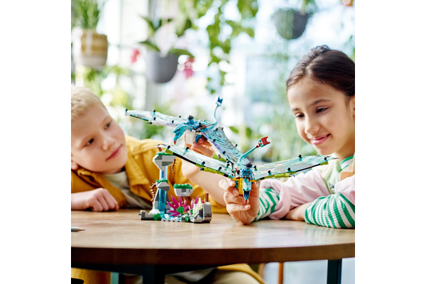 Lego Avatar - Jake and Neytiris First Flight on the Banshee