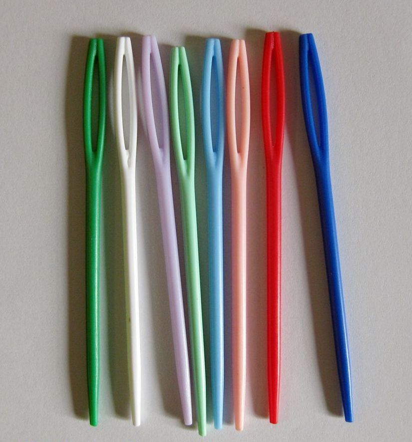 Plastic Sewing Needles 7Cm Pack Of 12